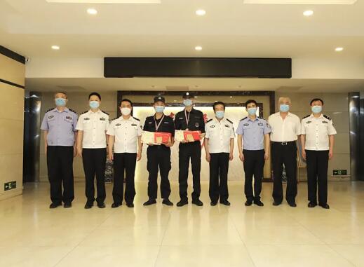 北京保安协会对东城分公司保安员进行现场表彰